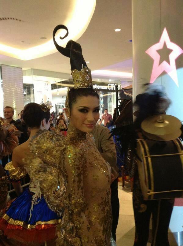 มาแล้ววว!! ชุดประจำชาติ.Miss universe 2013 national custume !!