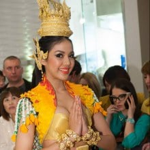  ลิต้า  โชว์ชุดประจำชาติได้อย่างสวยงาม