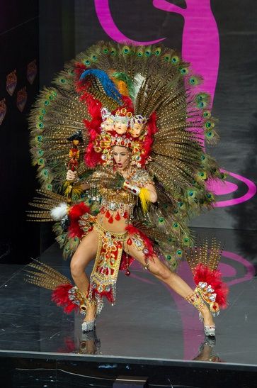 Miss universe 2013 the best international costume is miss Nicaragua !!!