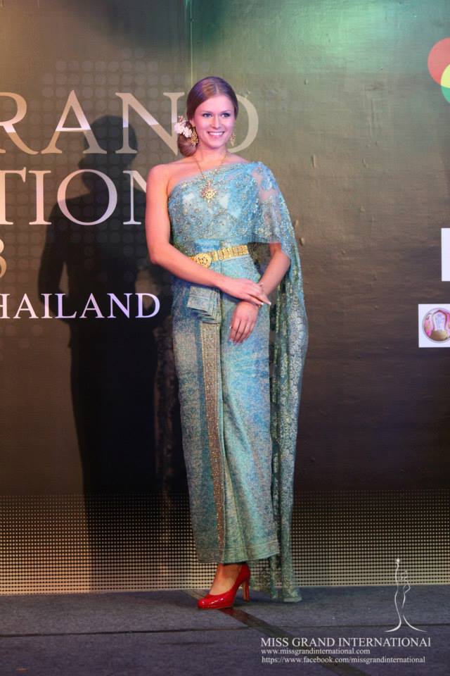 การเดินแบบชุดไทย ของผู้เข้าประกวด Miss Grand International 2013