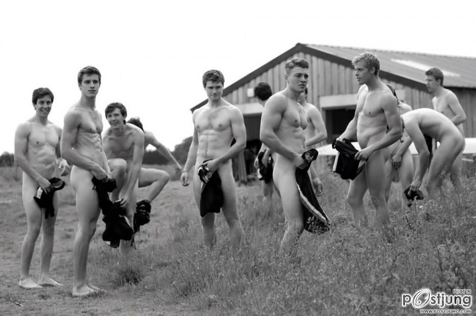 Warwick Rowing’s Men’s Naked Calendar 2014นักศักษาเปลือยเพื่อถ่ายปฏิทินหาเงินช่วยเพศที่ 3