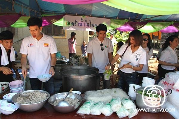 ภาพกิจกรรมดีดีเพื่อสังคม มูลนิธิครอบครัวข่าว 3 ร่วมกับกองทัพเรือ ลงพื้นที่ช่วยเหลือผู้ประสบอุทกภัย