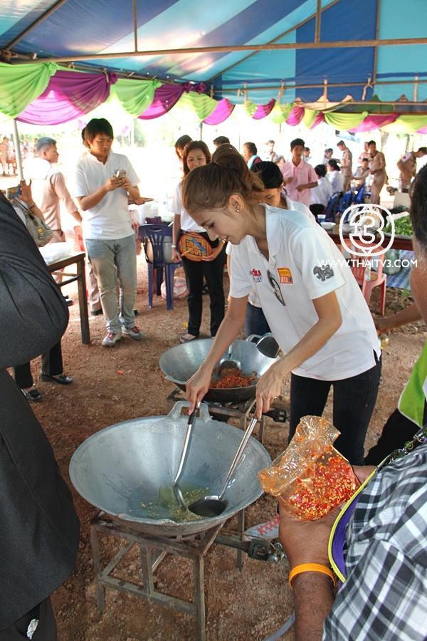 ภาพกิจกรรมดีดีเพื่อสังคม มูลนิธิครอบครัวข่าว 3 ร่วมกับกองทัพเรือ ลงพื้นที่ช่วยเหลือผู้ประสบอุทกภัย