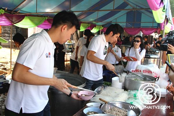 ภาพกิจกรรมดีดีเพื่อสังคม มูลนิธิครอบครัวข่าว 3 ร่วมกับกองทัพเรือ ลงพื้นที่ช่วยเหลือผู้ประสบอุทกภัย