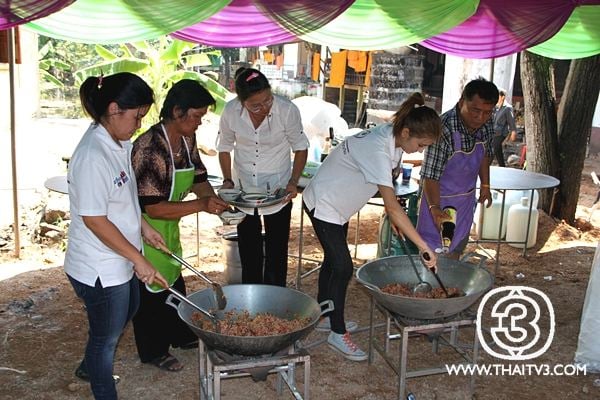 ภาพกิจกรรมดีดีเพื่อสังคม มูลนิธิครอบครัวข่าว 3 ร่วมกับกองทัพเรือ ลงพื้นที่ช่วยเหลือผู้ประสบอุทกภัย