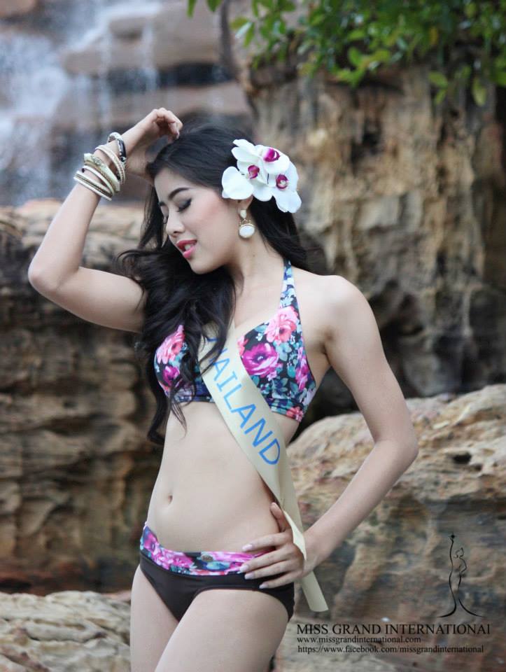 Miss Grand International 2013 in swimsuit