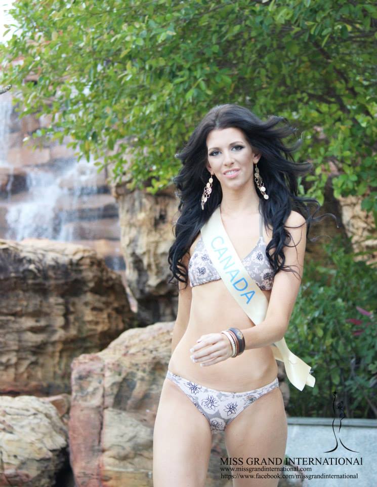 Miss Grand International 2013 in swimsuit