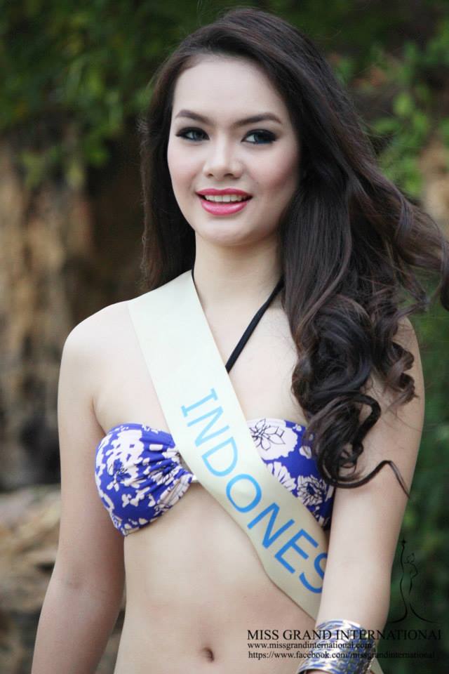 Miss Grand International 2013 in swimsuit