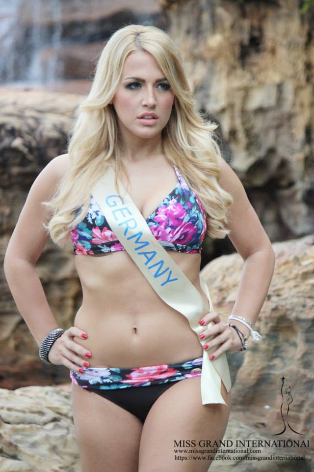 Miss Grand International 2013 in swimsuit