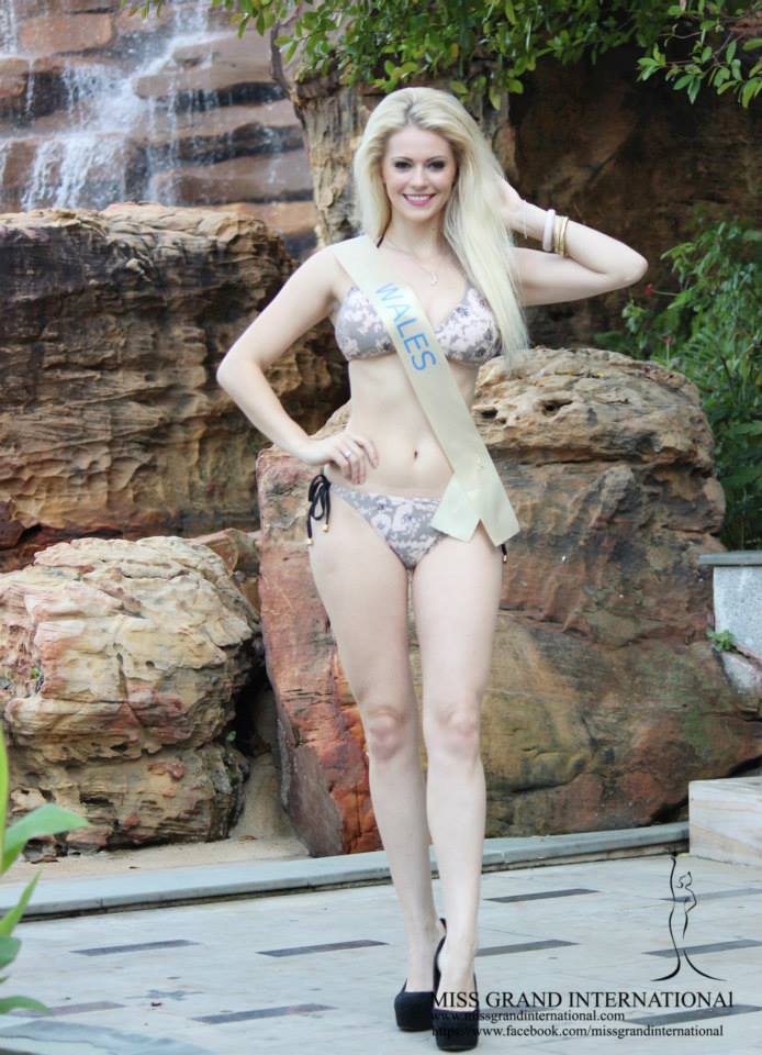 Miss Grand International 2013 in swimsuit