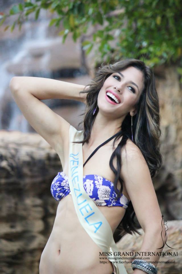 Miss Grand International 2013 in swimsuit