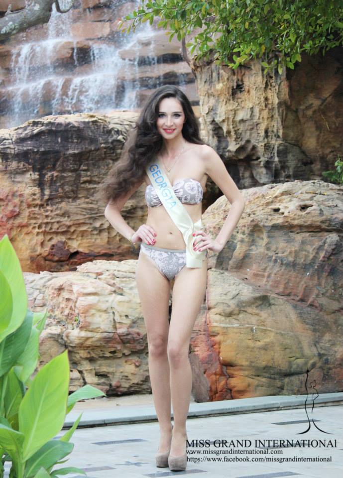 Miss Grand International 2013 in swimsuit