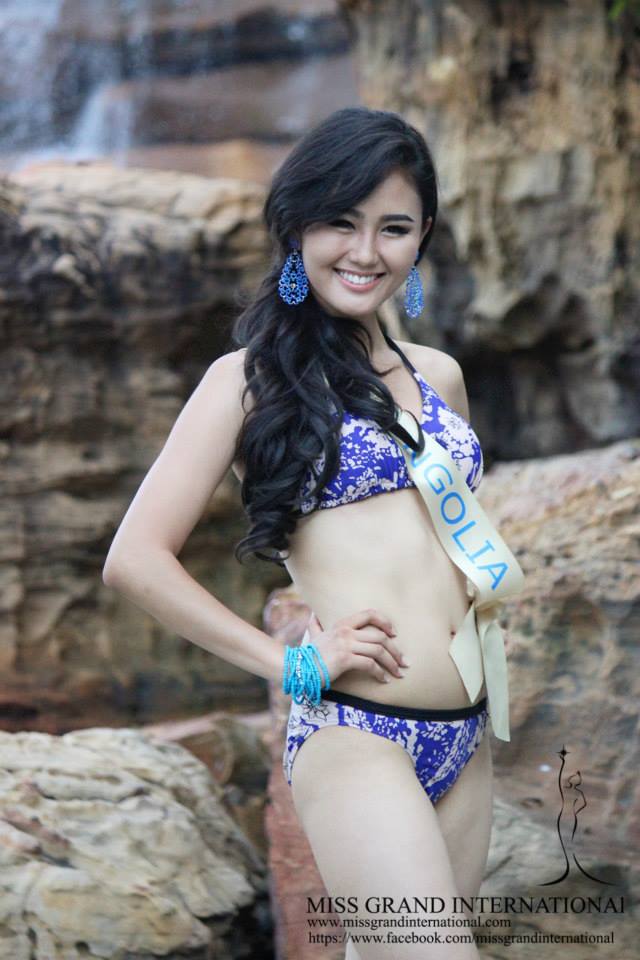 Miss Grand International 2013 in swimsuit