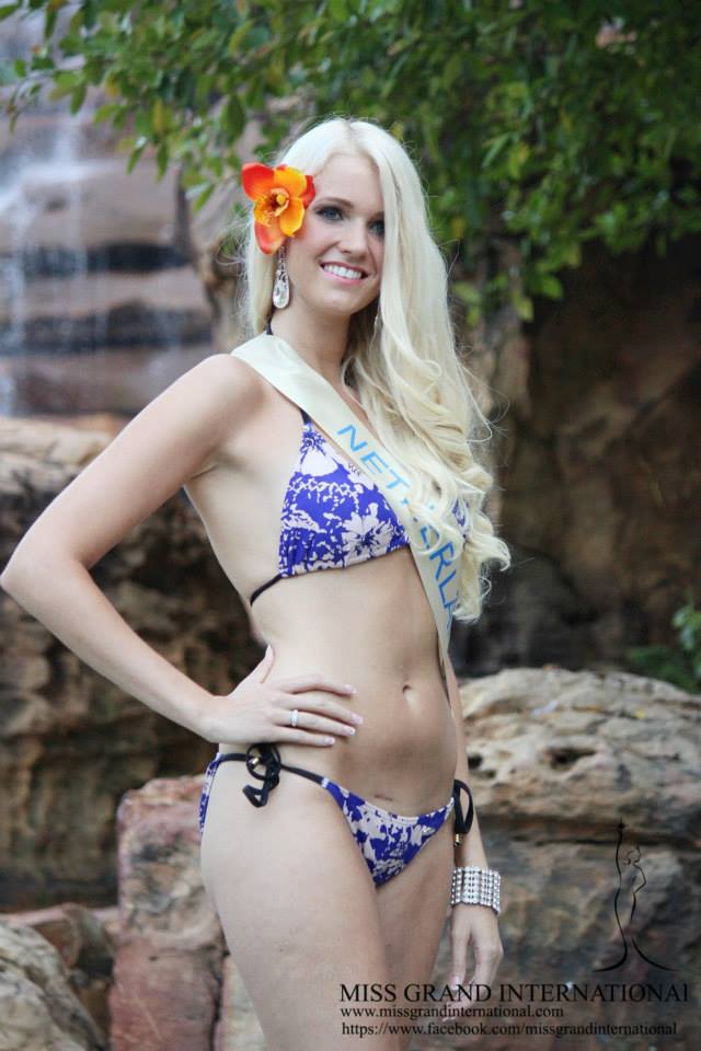 Miss Grand International 2013 in swimsuit