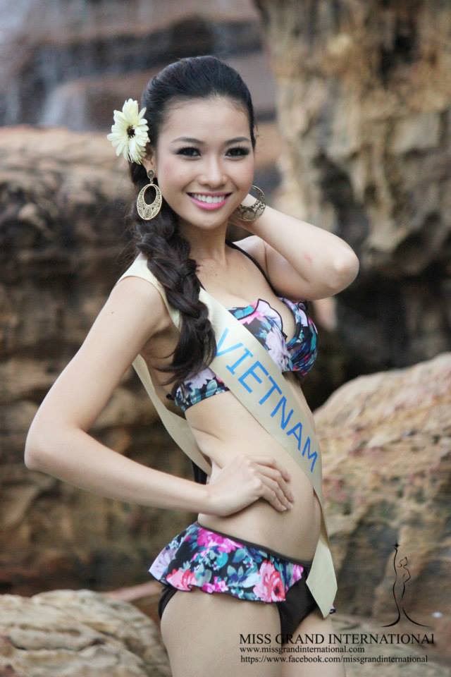 Miss Grand International 2013 in swimsuit