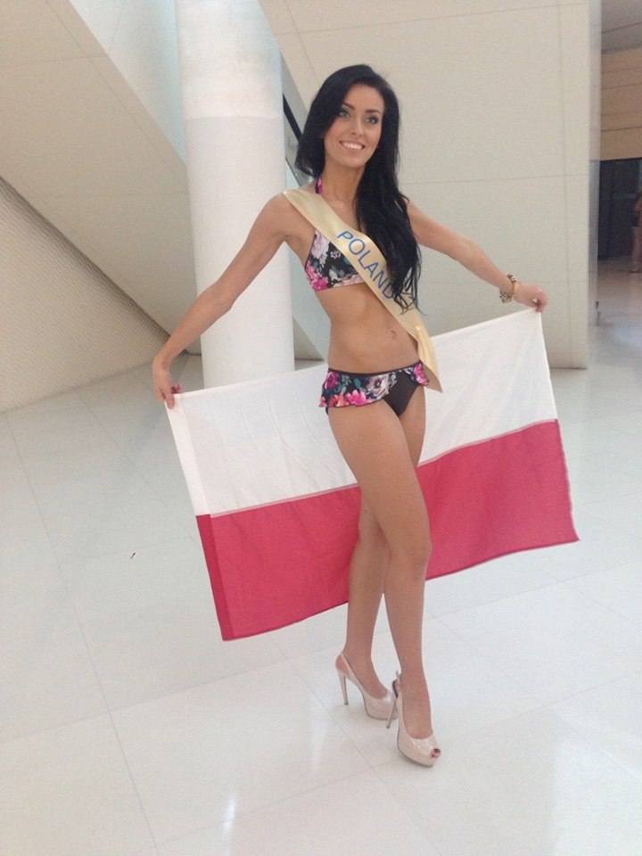 Miss Grand International 2013 in swimsuit