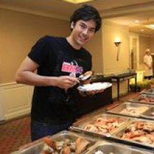 “บอม ธนิน” สลัดมาดคุณชายเที่ยวหรู ล่องเรือกอนโดล่า – นั่งรถเทียมม้ากับแฟนคลับ