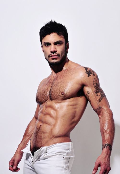 Rogan Richard ดาวโป๊ กล้ามแน่นๆ แผ่นหลังล่ำ ๆ ใหญ่ๆ