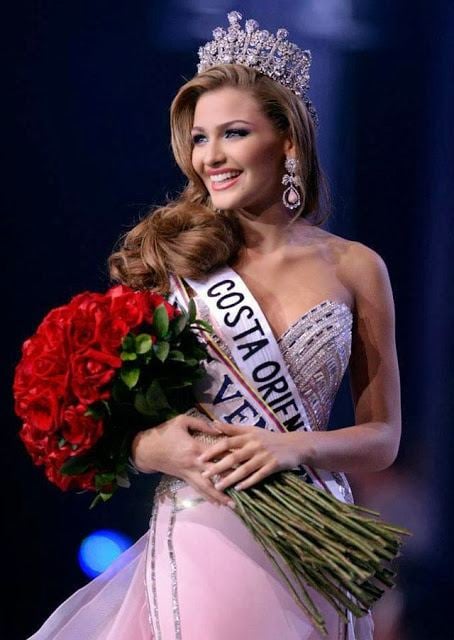 Miss Venezuela 2013 ในชุดราตรีสวยตระกาลตา