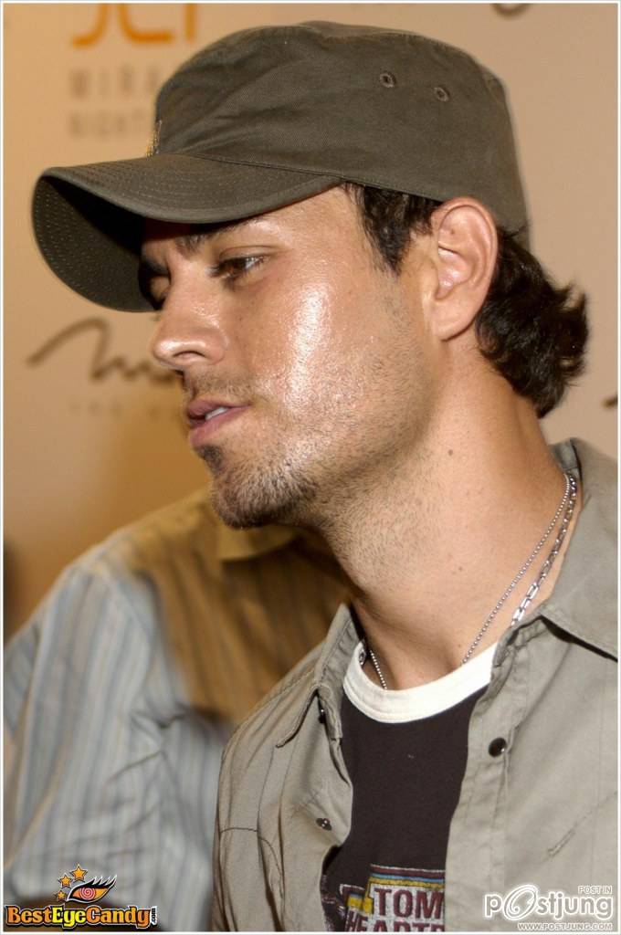 Enrique-Iglesias ตาสวยมาก