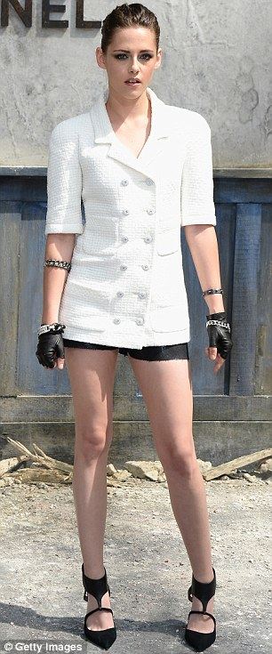 Kristen Stewart  พรีเซนเตอร์คนใหม่ของ CHANEL  คอลเลคชั่น Métiers D’Art Paris-Dallas