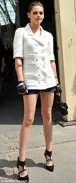 Kristen Stewart  พรีเซนเตอร์คนใหม่ของ CHANEL  คอลเลคชั่น Métiers D’Art Paris-Dallas