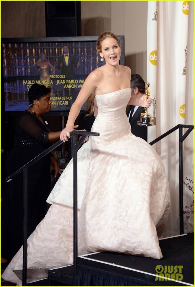 Jennifer Lawrence เปิดเผยถึงช่วงเวลาที่ล้มบนเวทีออสการ์