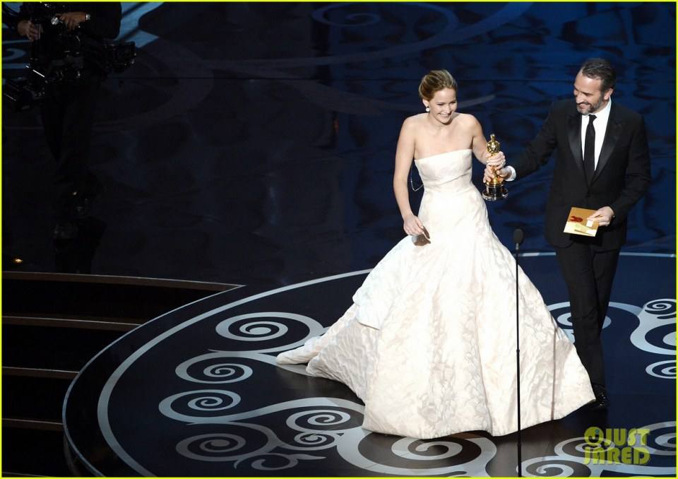 Jennifer Lawrence เปิดเผยถึงช่วงเวลาที่ล้มบนเวทีออสการ์