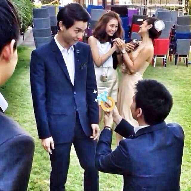 หนุ่มไทยขอแฟนหนุ่มแต่งงาน กลางงานแต่งเพื่อนสาว