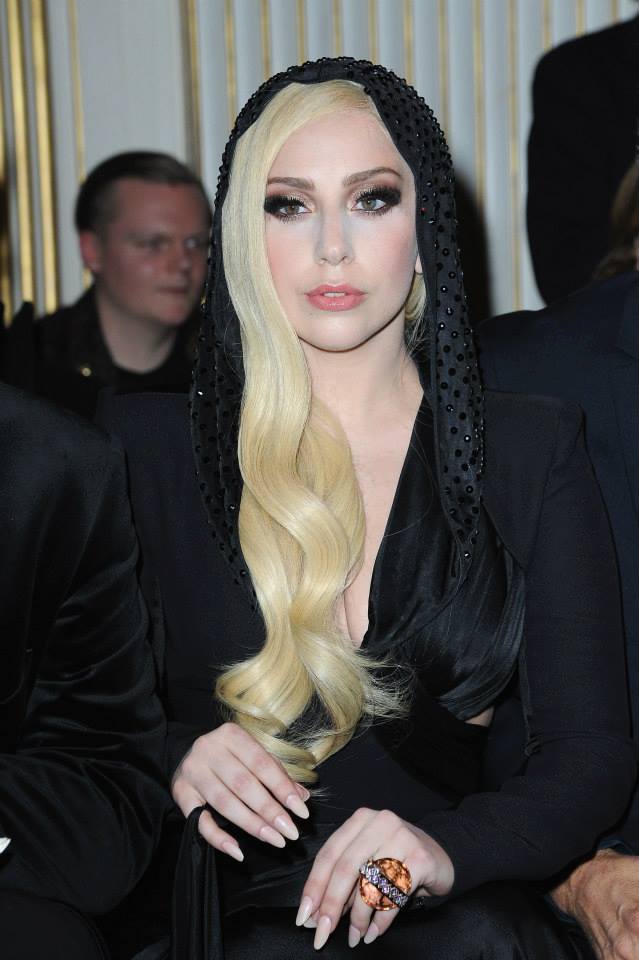 Lady Gaga at Versace Fashion Show in Paris ลุคใหม่