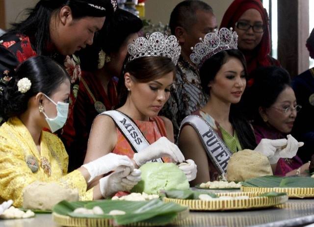 Miss Universe 2013 ทำกิจกรรมในประเทศอินโดนีเซียอย่างคึกคัก