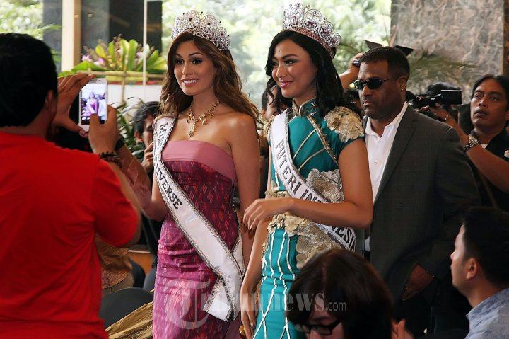 Miss Universe 2013 ทำกิจกรรมในประเทศอินโดนีเซียอย่างคึกคัก