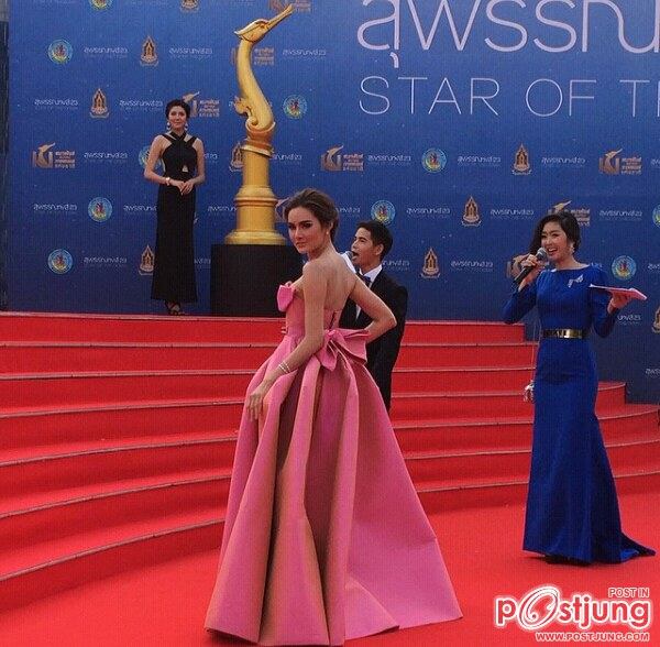 ซุปเปอร์สตาร์ สาวที่ฮ๊อตที่สุดแห่งปี ญาญ่า หญิง รฐา เฉิดฉายในงาน สุพรรณหงส์แห่งชาติ ครั้งที่ 23