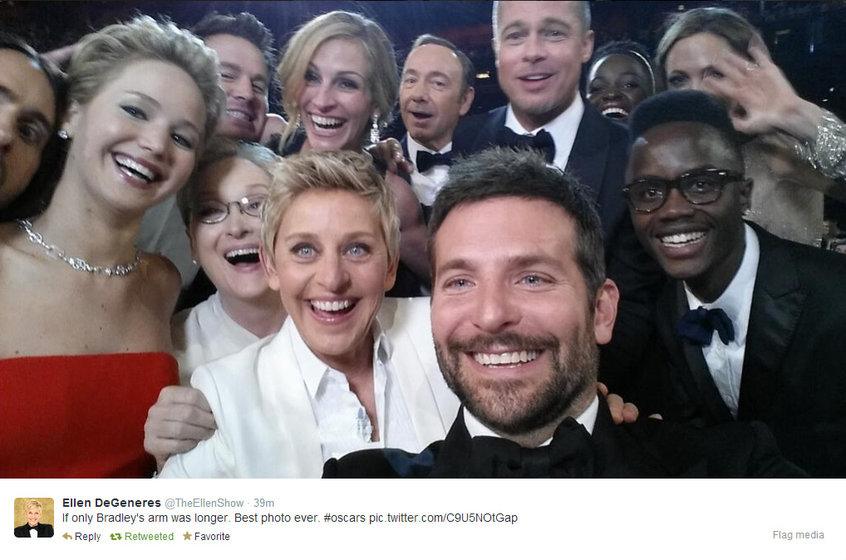 ภาพแห่งปี Ellenแชะภาพในงานออสการ์ร่วมกับดาราชื่อดังด้วยกล้องหน้าซัมซุงโน๊ต3จนถูก retweetนับล้านครั้ง
