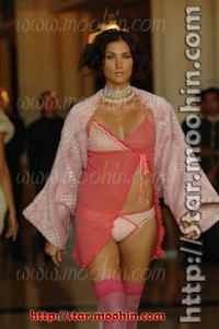 ซินดี้ สิรินยา