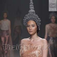 ชฎาเก๋เก๋ บนเวที ELLE Fashion Week 2010