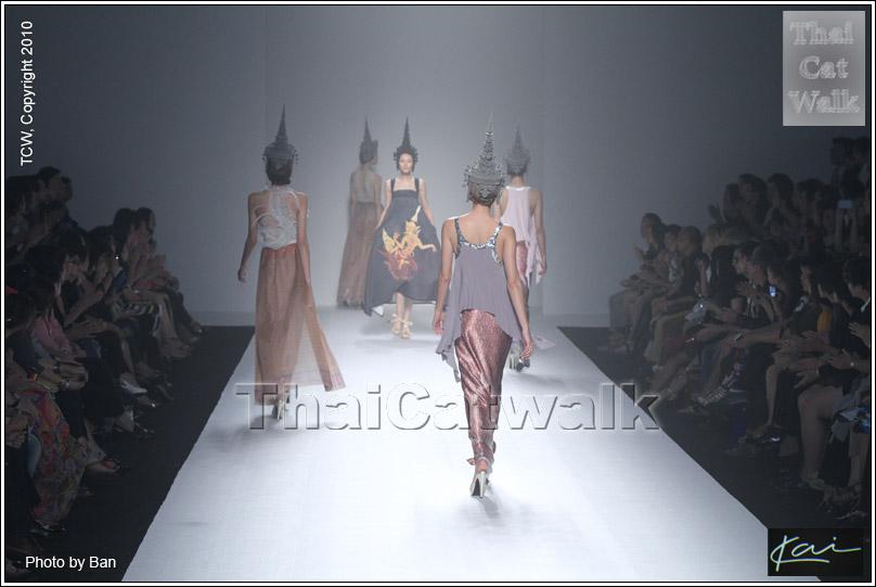 ชฎาเก๋เก๋ บนเวที ELLE Fashion Week 2010