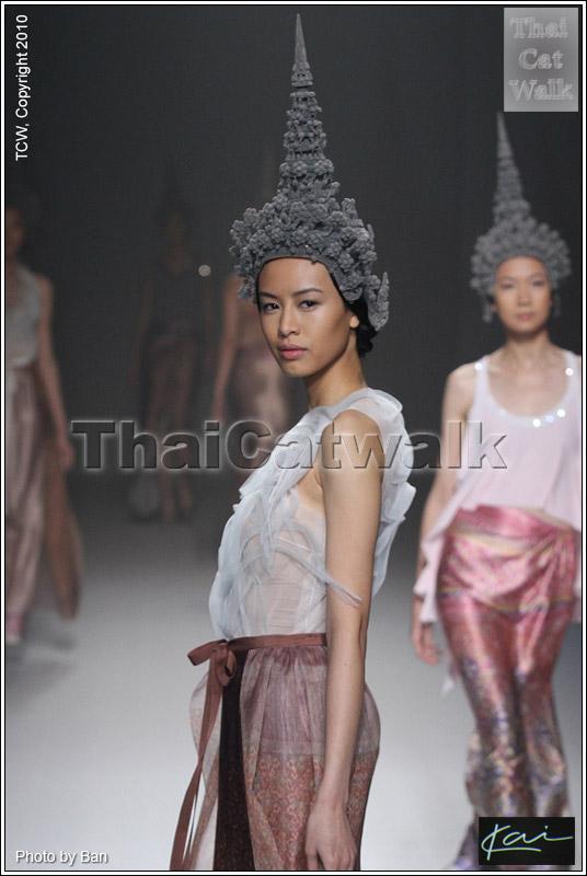 ชฎาเก๋เก๋ บนเวที ELLE Fashion Week 2010