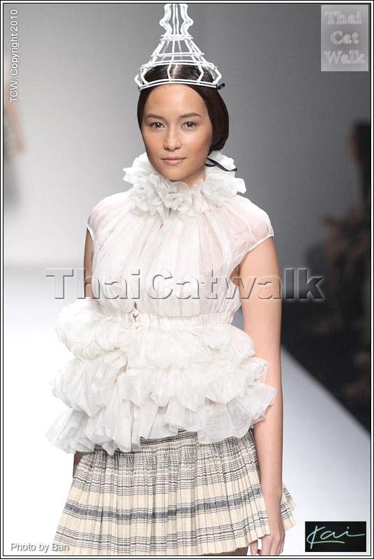 ชฎาเก๋เก๋ บนเวที ELLE Fashion Week 2010