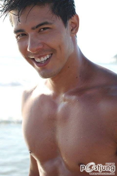 LEWIS TAN หล่อโดน