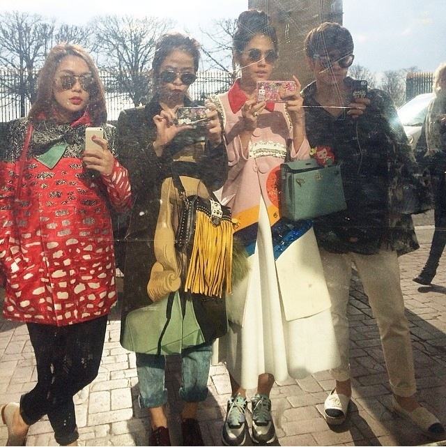3 สาวไทย ตะลุยเมืองแฟชั่นที่ @paris fashion week นำทีมโดย ชมพู่ อารยา เจ้าแม่แฟชั่นของเมืองไทย