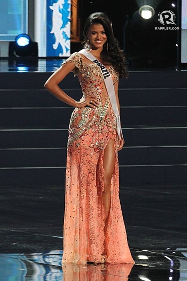 ใครใส่เดส ชุดนี้ออกมาใด้สวยกว่ากันระหว่าง jakelyne oliveira - VS - Leila lopes Miss universe 2011