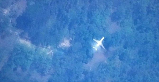 เผยภาพ! เครื่องบินสีขาวในป่าทึบในเว็บไซต์ค้นหาเครื่องบิน ที่คาดว่าอาจเป็นเที่ยวบิน MH370 ที่หายไป