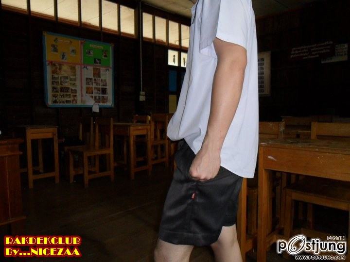 นักเรียนหลังห้อง สุดฟิน