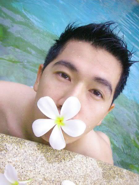 หนุ่มหล่อในเครื่องแบบ