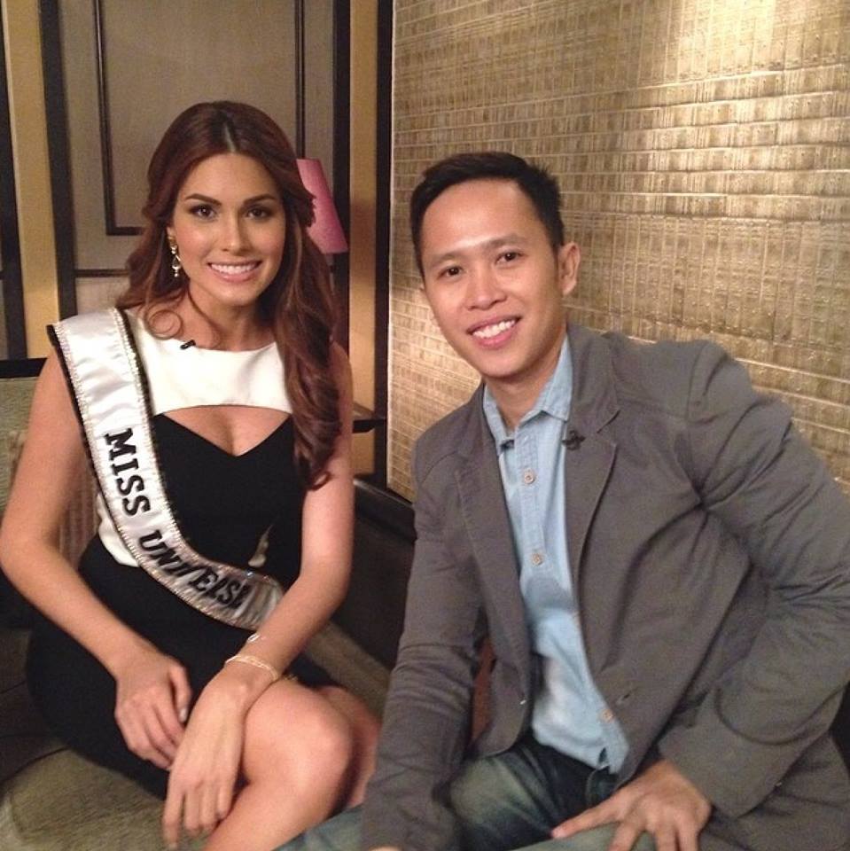 แฟนนางงามฟิลิปปินส์ ผูกเนกไทรูป Miss Universe ขอลายเซนนางงามตัวจริง