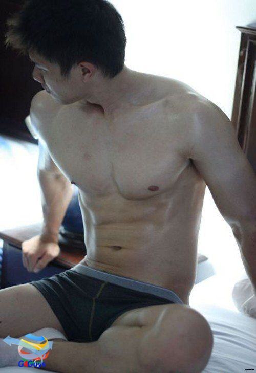 หนุ่มน้อยชวนอาบนำ้