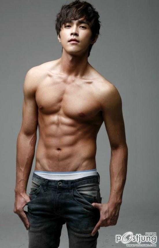 ตี๋ละอ่อนจุ๊บๆนะ