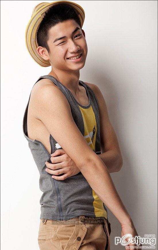 ตี๋ละอ่อนจุ๊บๆนะ