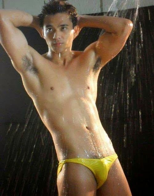 ผู้ชายผลัดกันชม 72 หน้าร้อนกับหนุ่มๆหลายหลาก